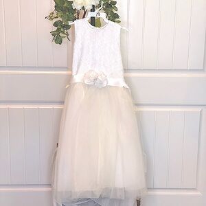 New!  Elegant Lacey Tulle Satin Flower girl Dress